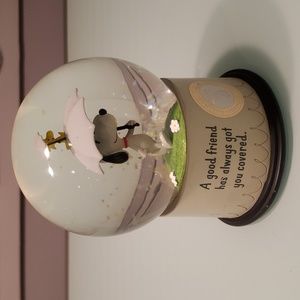 Hallmark Peanuts Snoopy and Woodstock Good Friends Snow Globe